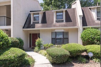 Building Photo - 2606 Huntingdon Chase