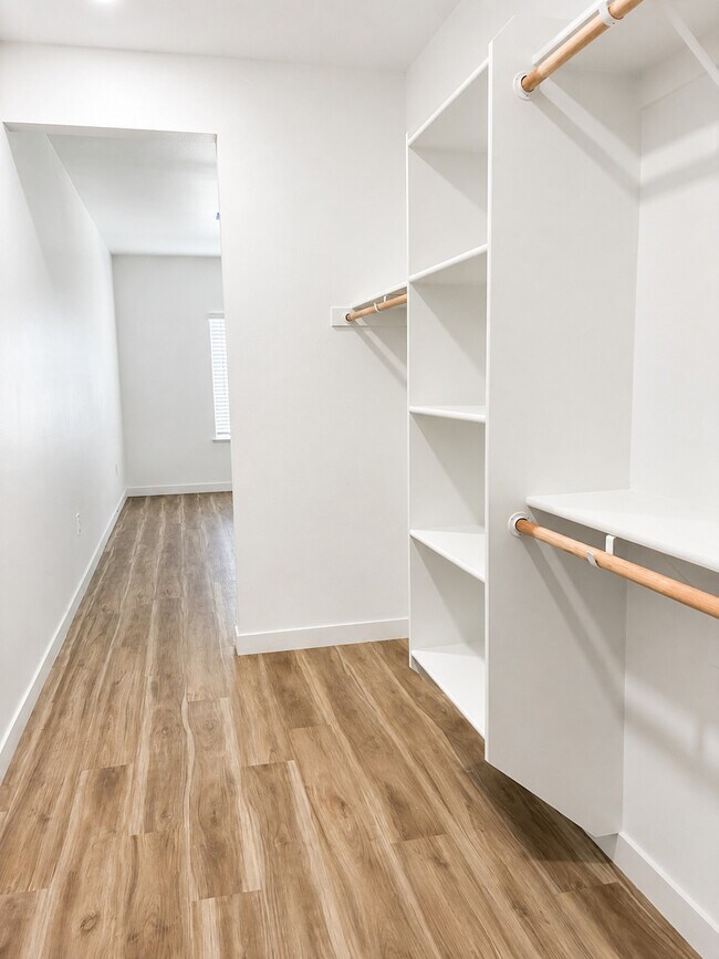 Amplio vestidor - Lofts at G Diamond Ranch