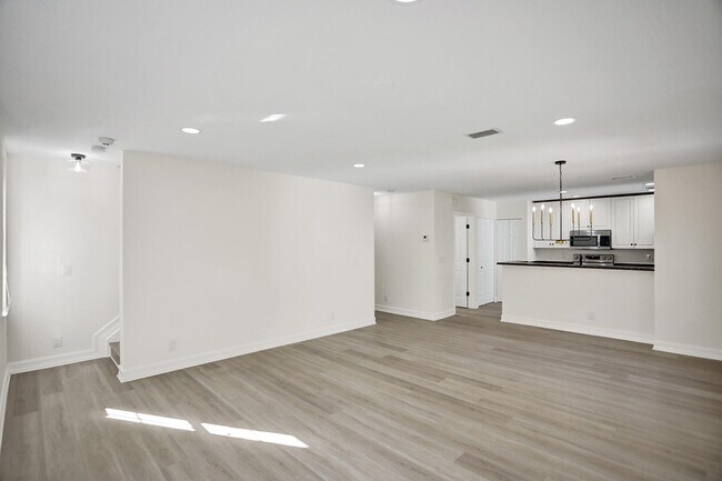 Building Photo - 1127 Florida Ave