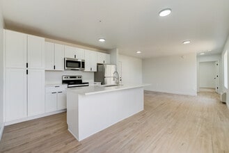 Building Photo - 404 E 5600 S