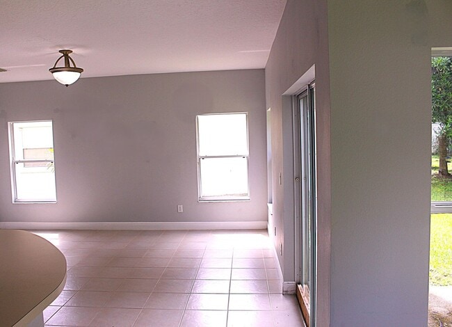 Building Photo - Spacious home in the Woodland Lake Subdivi...