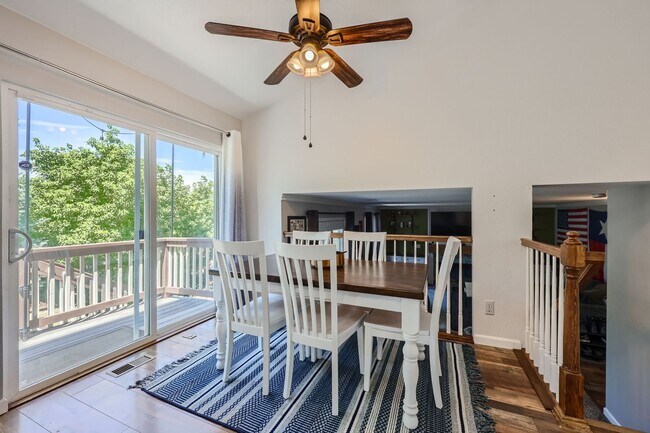 Building Photo - Evolve Real Estate: Fantastic Home with Large Yard Available for Move in on August 2nd