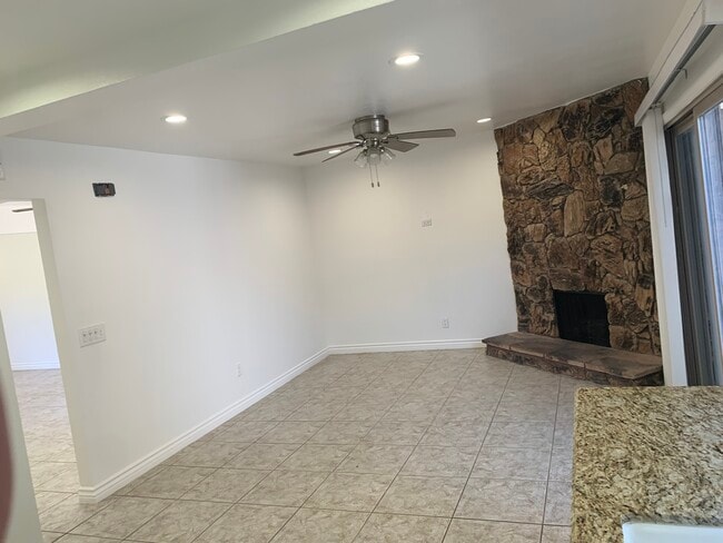 Building Photo - 9802 Mammoth Dr