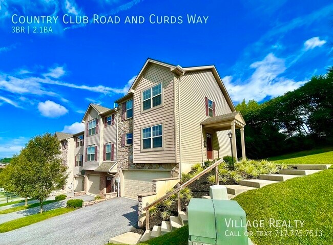 Building Photo - END UNIT! Spacious 3 bed, 2.5 bath Townhom...