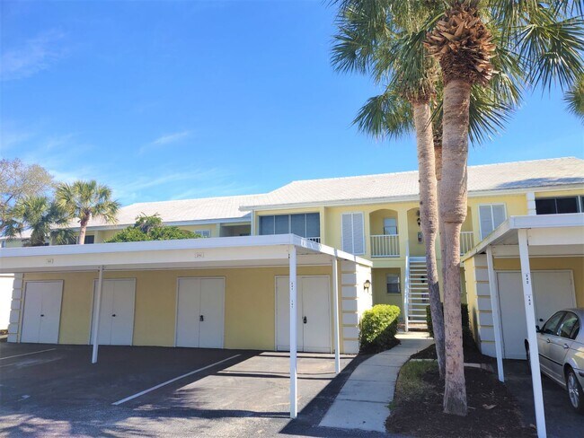 Foto del edificio - Seasonal 2-Bedroom 2-Bath Villa located in...