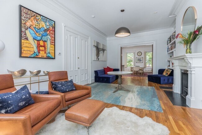 Building Photo - 375 Marlborough St