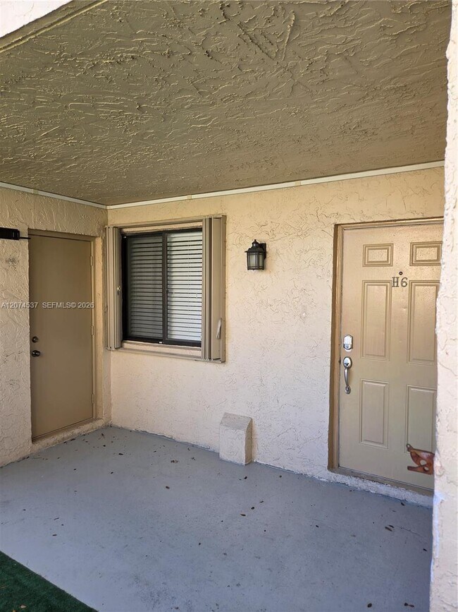 Foto del edificio - 8041 Southgate Blvd