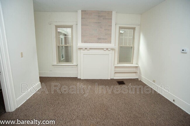 Building Photo - 172 E 13th Ave