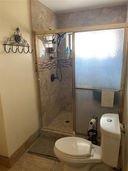 Guest Bathroom - 16874 Patio Village Ln