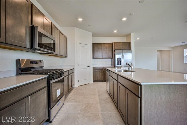 Building Photo - 5584 Hill Spire St