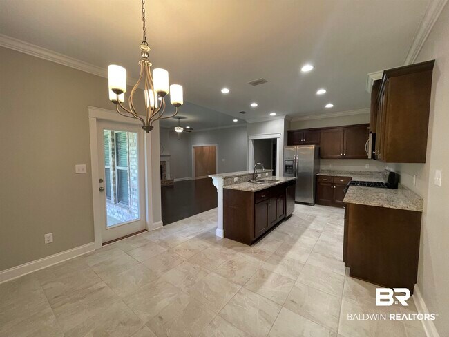 Building Photo - 253 Hawthorne Cir