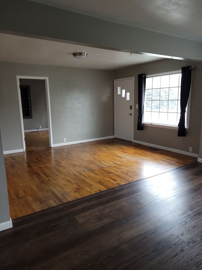 Building Photo - Adorable 3 bedroom 1.5 bathroom house for ...