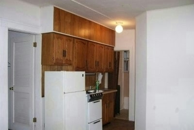 Building Photo - 311 Thompson St