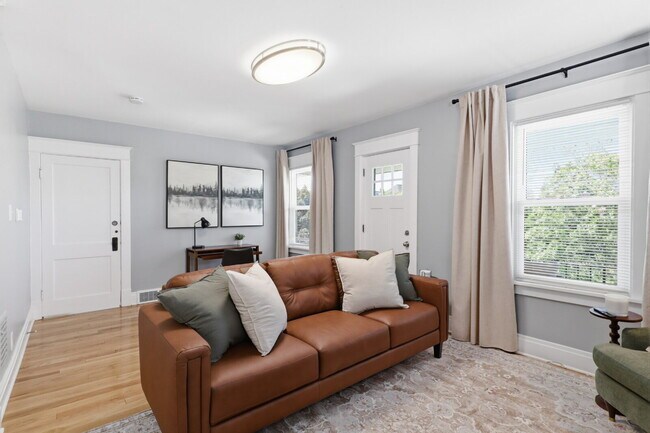 Foto del edificio - Furnished 3-Bedroom, 2-Bath Apartment in North Buffalo