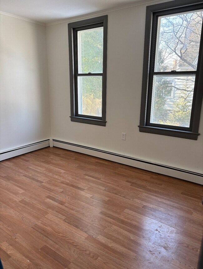 Foto del edificio - 27 Lawn Park Ave