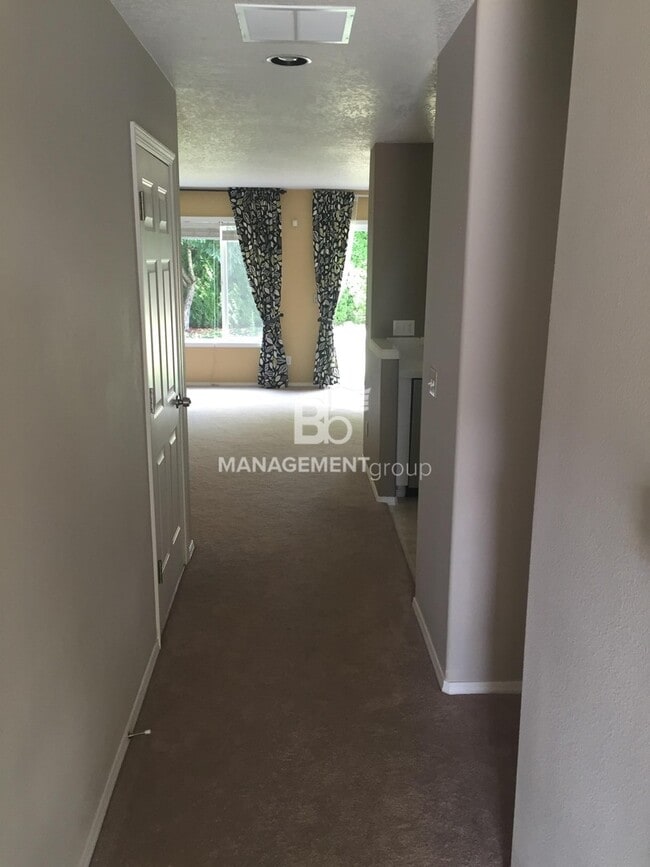 Foto del edificio - NW Portland- Bethany Light & Bright Home with Private Backyard