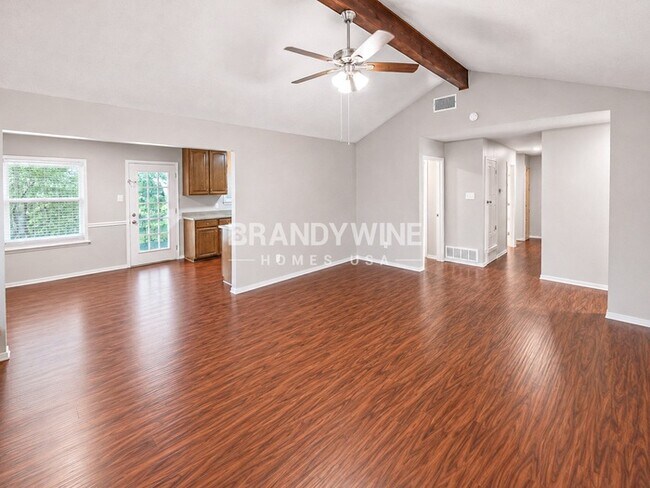 Building Photo - 5233 Hill Ridge Dr