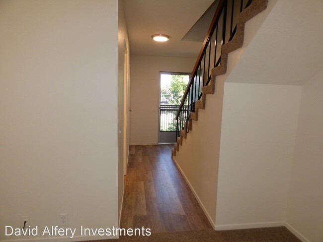 Building Photo - 5065 Thorne Dr