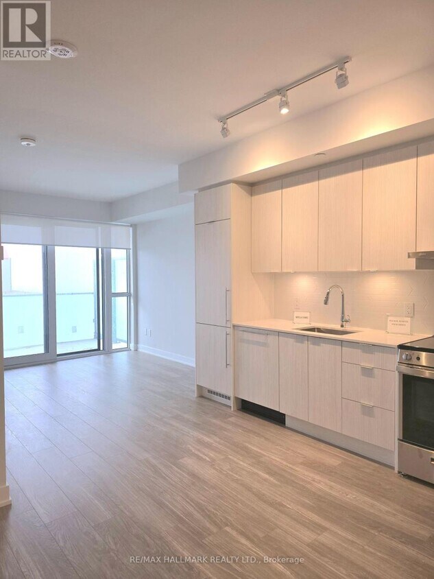 Primary Photo - 430-2430 Square One Dr