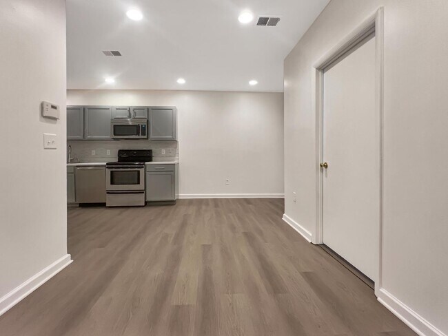 Foto del edificio - 1717 Trinidad Ave NE