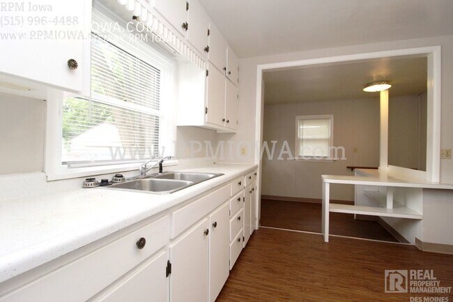 Building Photo - CLOSE TO CAMPUS!! 2 Bedroom, 2 Bath Home i...