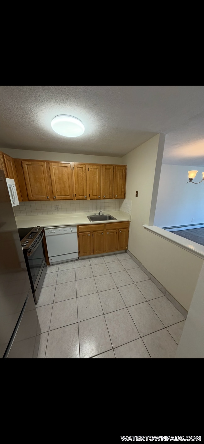 Building Photo - 16 Whites Ave