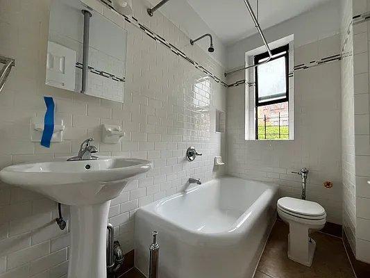 Foto del edificio - 1 bedroom in BRONX NY 10463