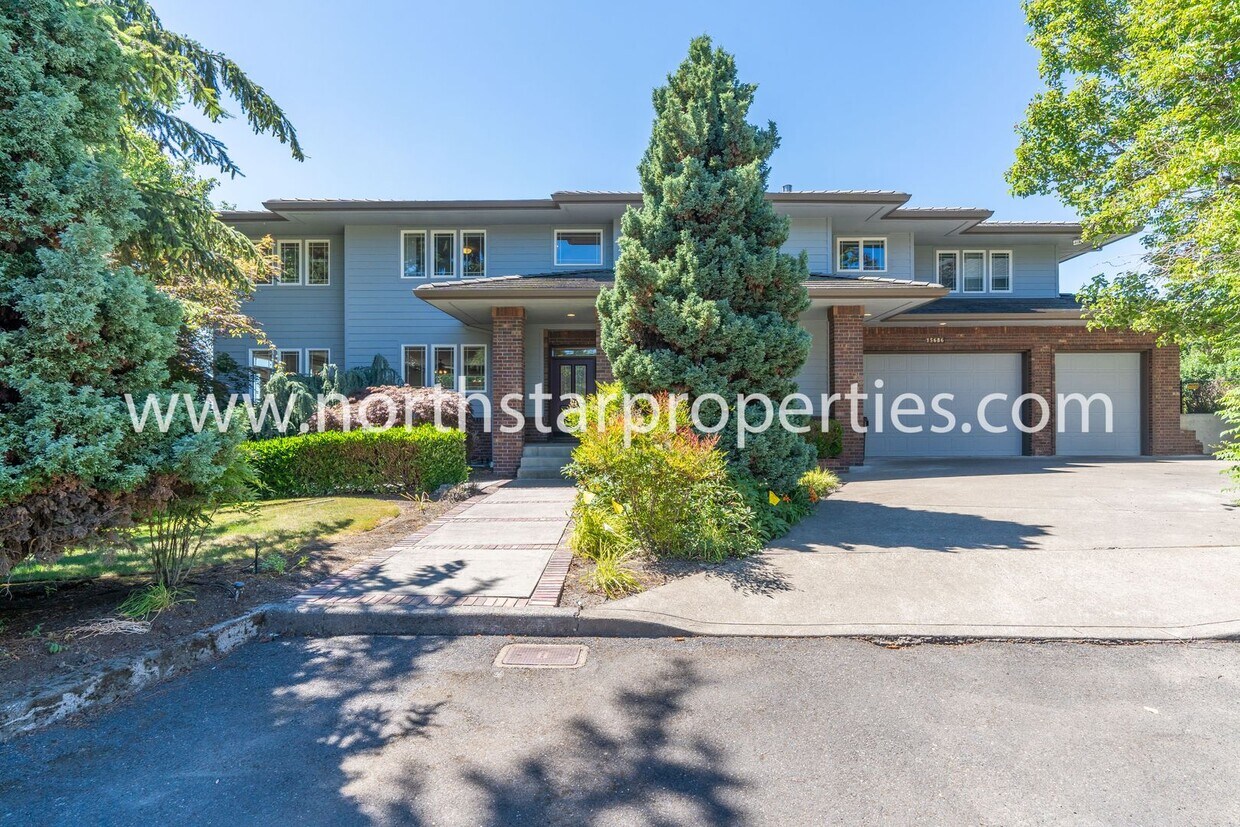 Primary Photo - Spacious Retreat on Bull Mountain