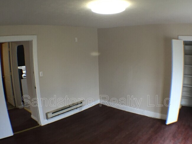 Foto del edificio - 43215 N Ridge Rd