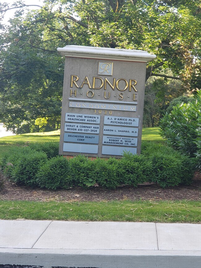 Foto del edificio - 1030 E Lancaster Ave