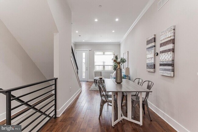 Foto del edificio - 2130 Fernon St