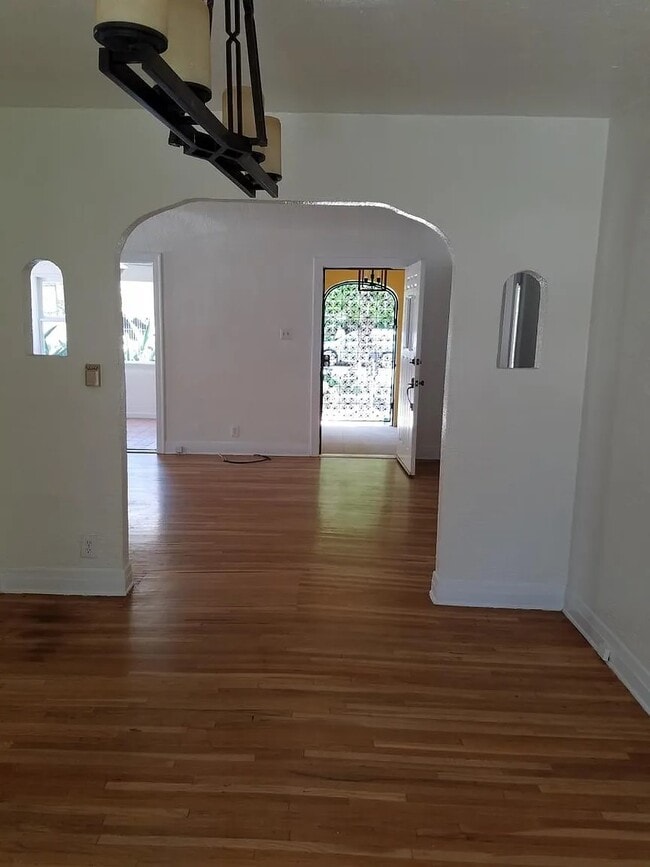 Foto del edificio - 927 Havenhurst Dr