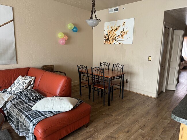 Foto del edificio - 1576 Fox Hollow Ln