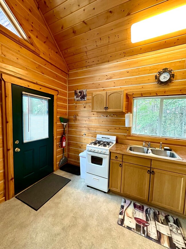 Building Photo - COZY STERLING CABIN!