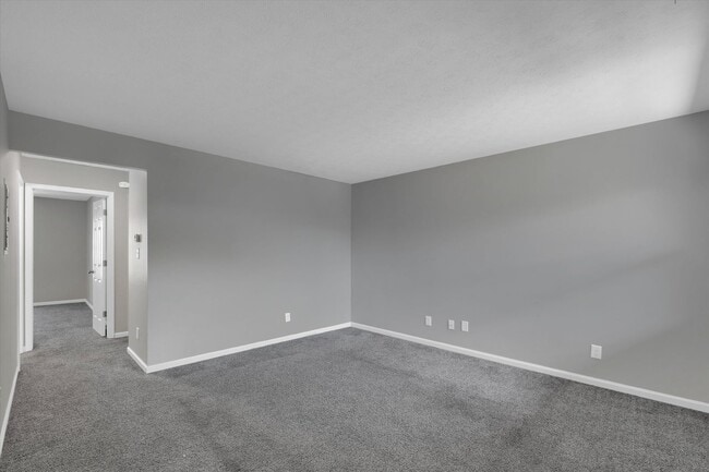 Building Photo - Spacious 1–3 Bedroom Apartments in South Louisville | Cedar Chase