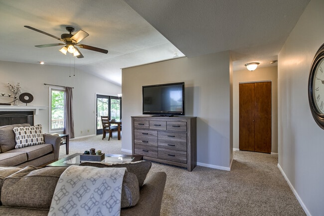 Building Photo - Glenbrook Homes (Irvington)