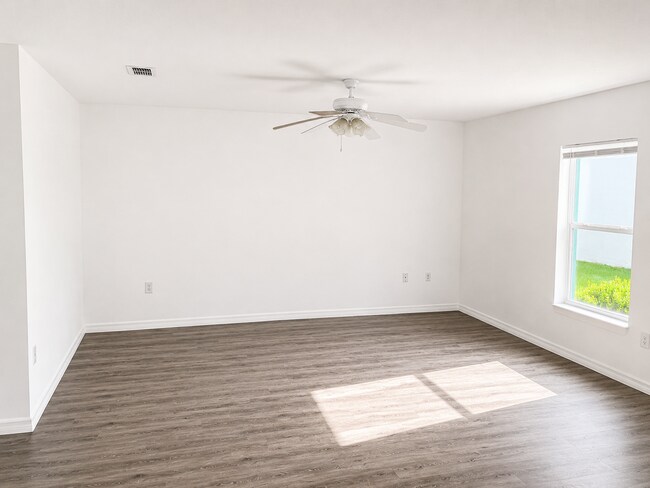 Foto del edificio - 38627 Rose Ln