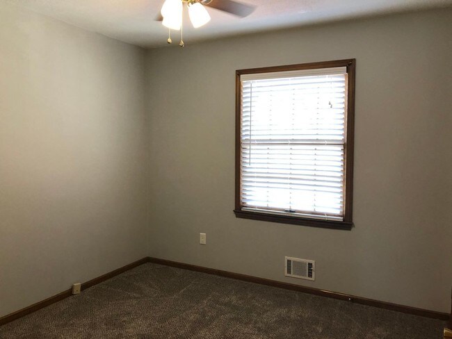 Foto del edificio - 809 NE Independence Ave