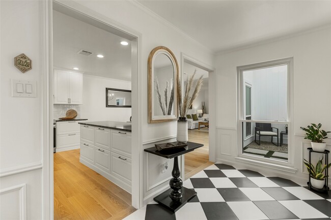 Building Photo - 1815 Saxony Ln