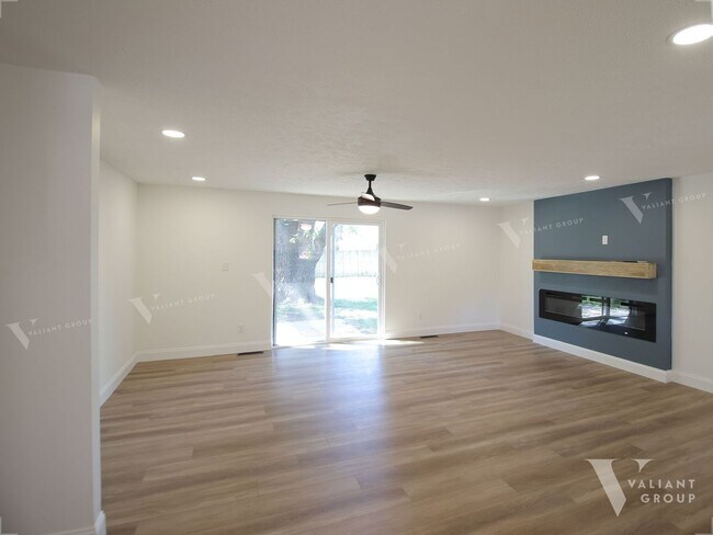 Building Photo - Beautifully Renovated 3-Bedroom Rental in South Springfield with Contemporary Finishes