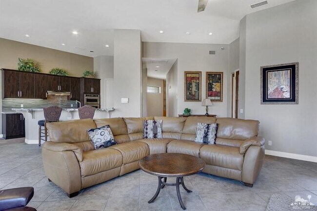 Building Photo - 10 Birkdale Cir