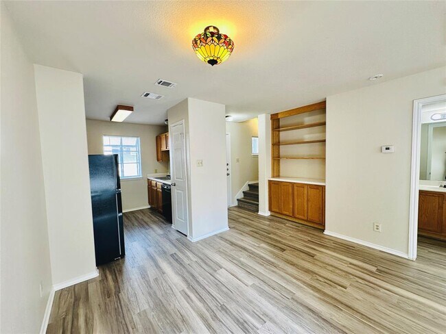 Foto del edificio - 8814 Schick Rd