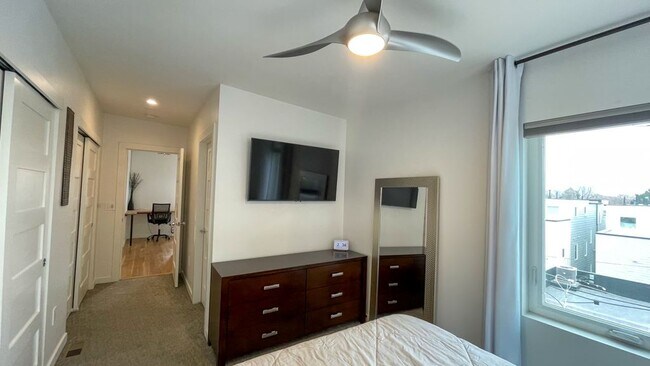Main bed - 3850 W 13th Ave