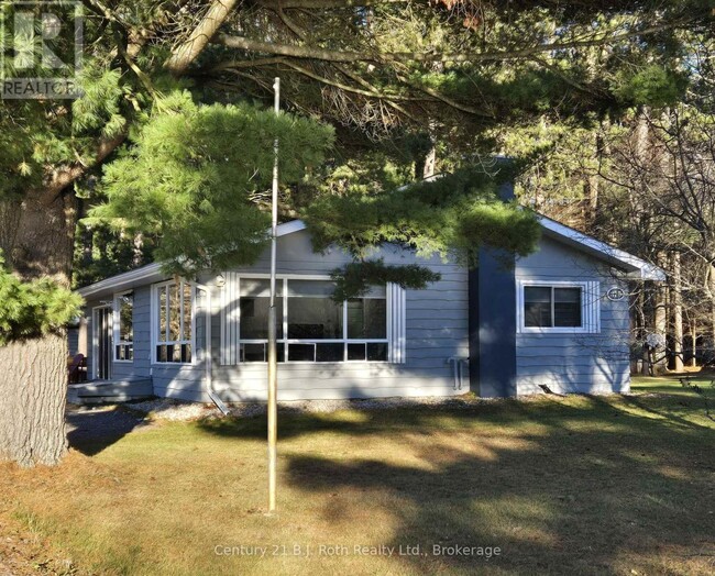 Building Photo - 375 Santas Village Rd