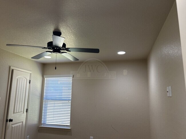 Building Photo - 5508 Settlers Ct