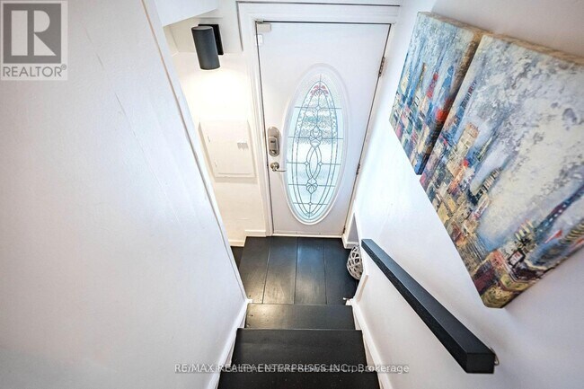 Photo du bâtiment - LOWER LEVEL - 32 SEVENTH STREET