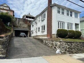 Building Photo - 142 Langdon Ave