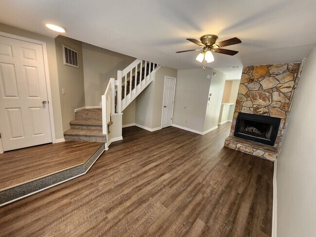 Foto del edificio - 6360 Windsor Gate Ln