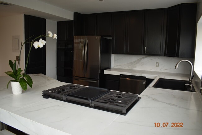 Kitchen - 716 Flower Ave