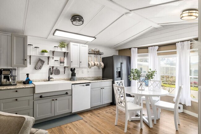 Building Photo - 10034 Hamp Dr